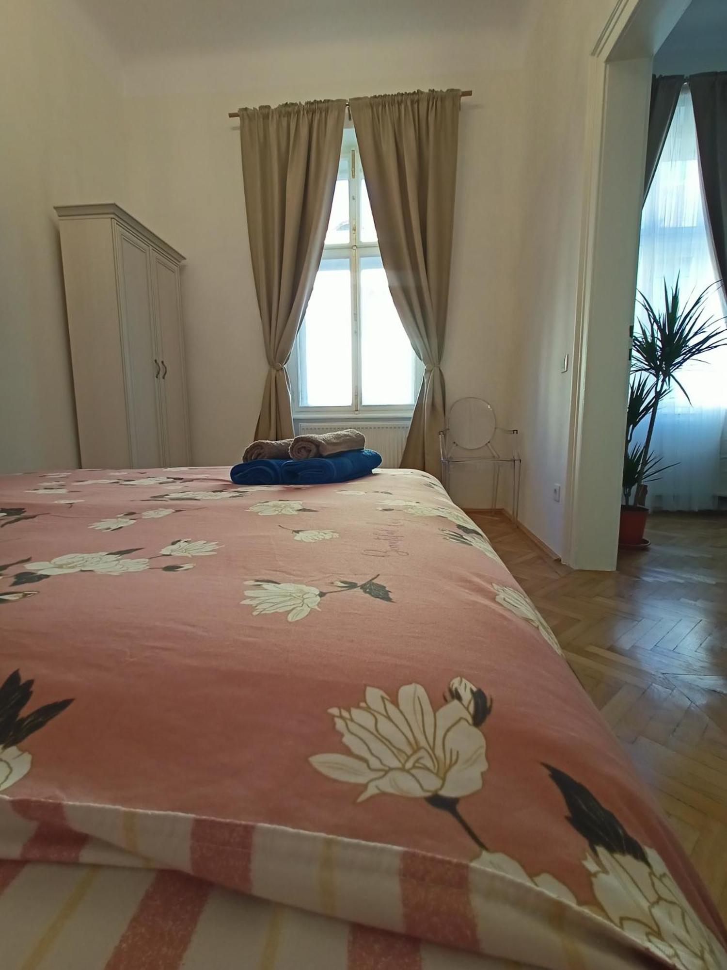 Garden Of Light Apartment Сибиу Экстерьер фото